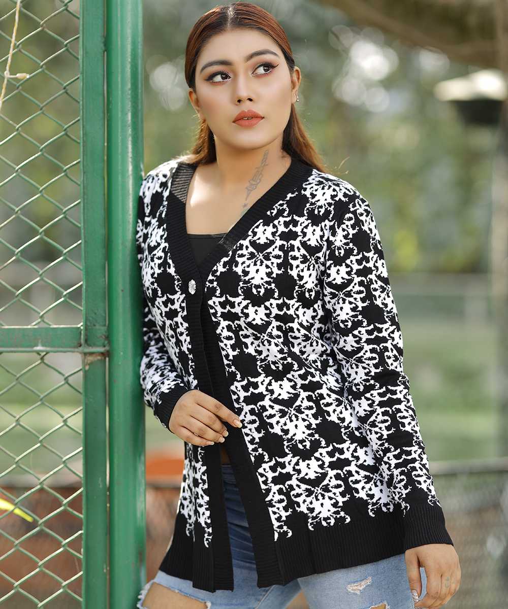 Women’s Black & White Printed Knit Cardigan - Image 2