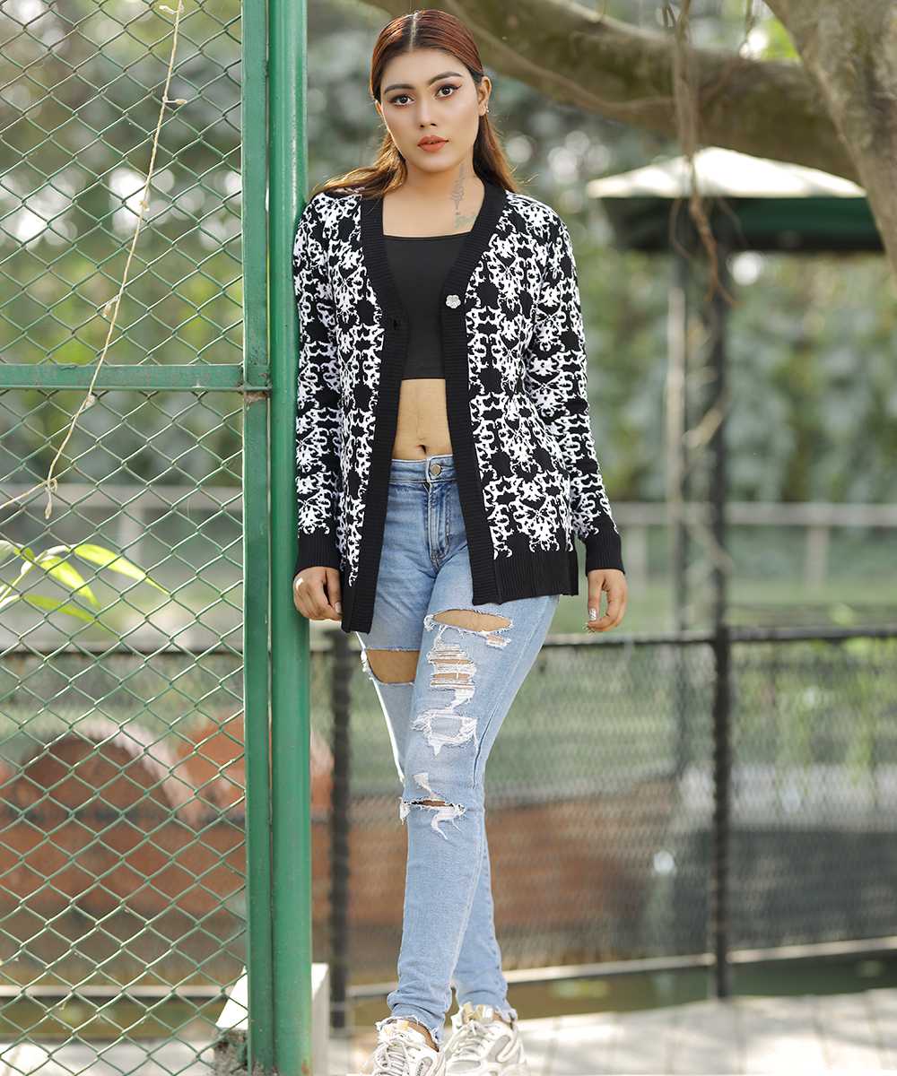 Women’s Black & White Printed Knit Cardigan - Image 3
