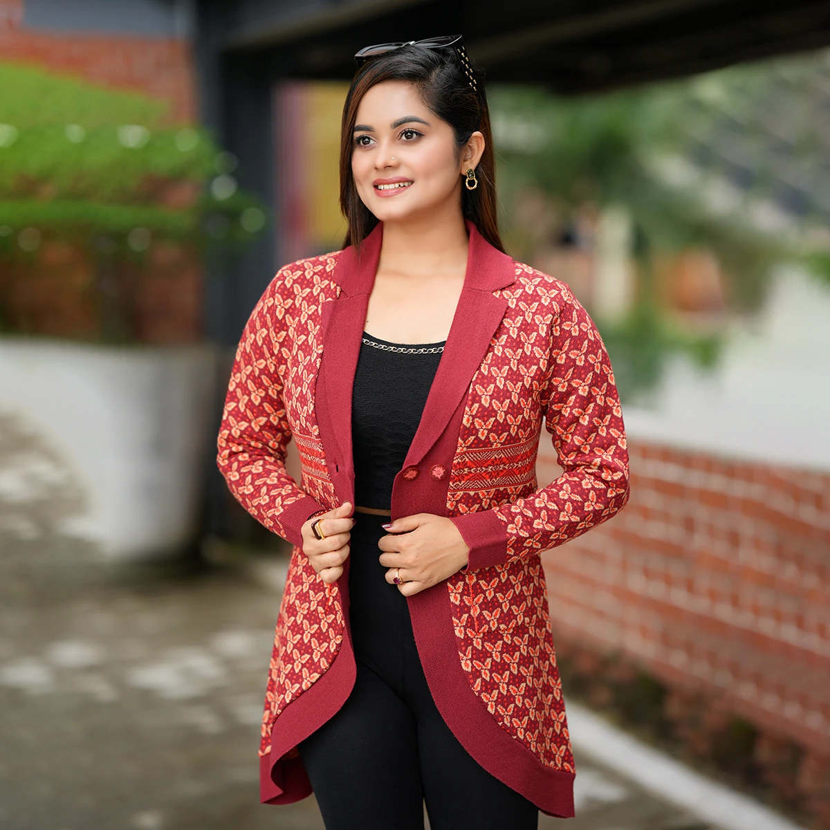 Stylish Maroon Knit Blazer for Women - Image 3