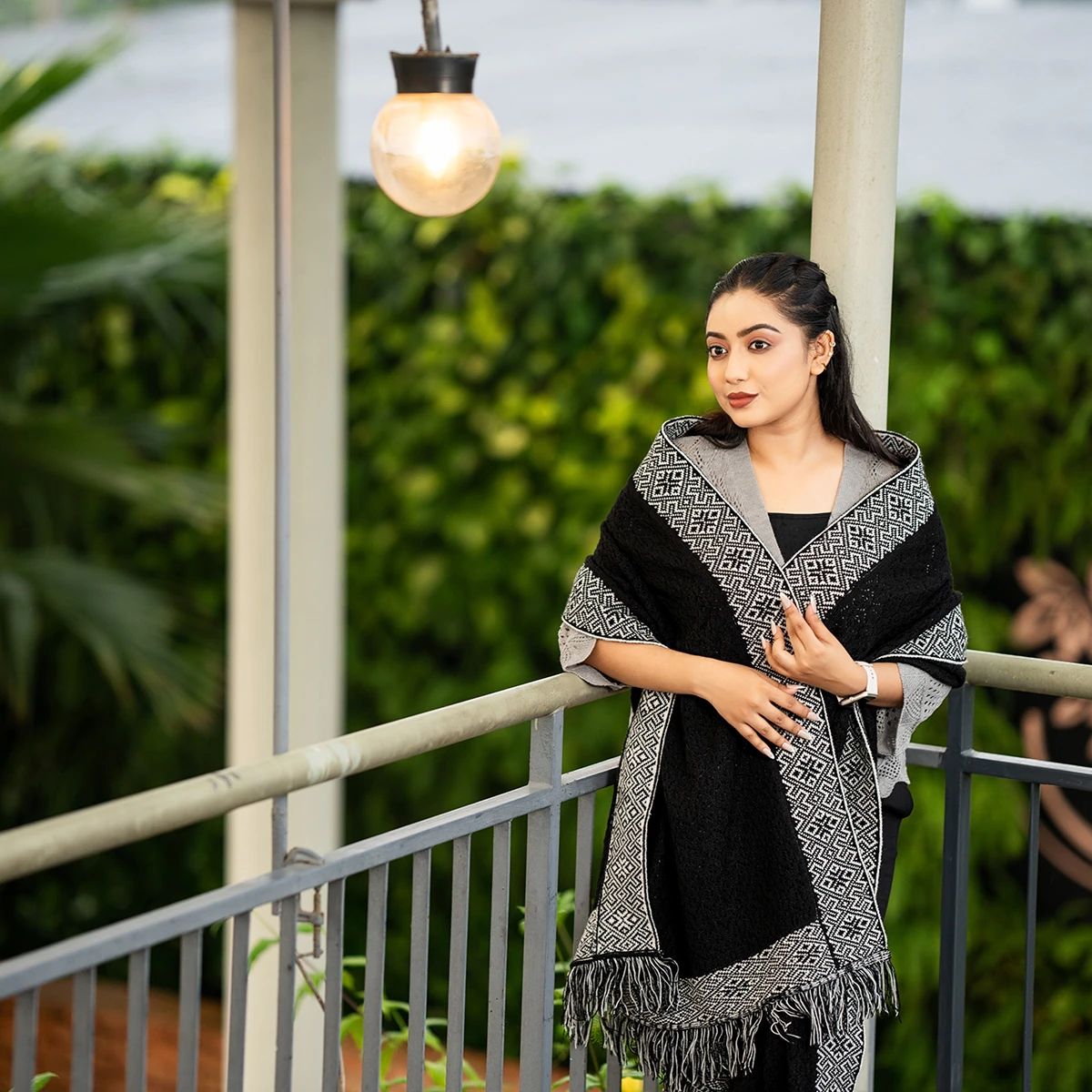 Elegant Black & Grey Winter Knit Shawl for Women - Image 2